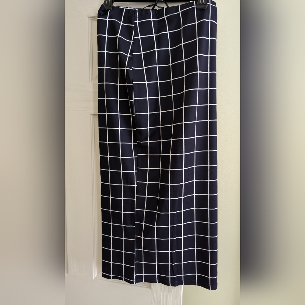 NWT Renee C. Arwen Knit Pencil Skirt Size M Stretch Pull , Knee length
